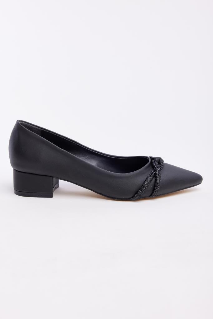 Taş Aksesuarlı Kadın Kısa Topuklu Ayakkabı