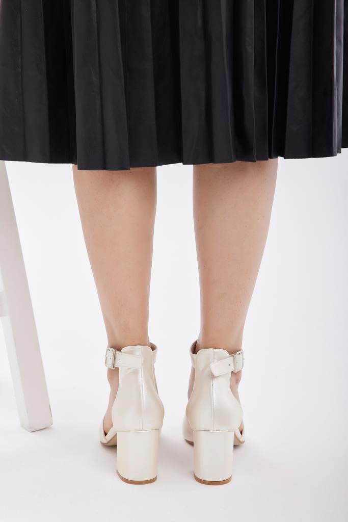 Bilekten Bantlı Kadın Topuklu Ayakkabı