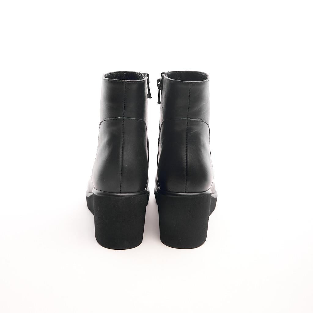 Genuine Leather Zippered Women's Boots